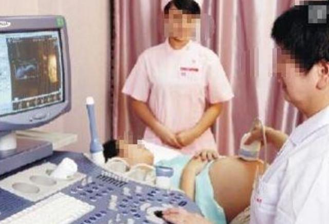 孕妇产后出现大出血, 为了保命医生只能这样做, 没想到婆婆知道后不管不顾