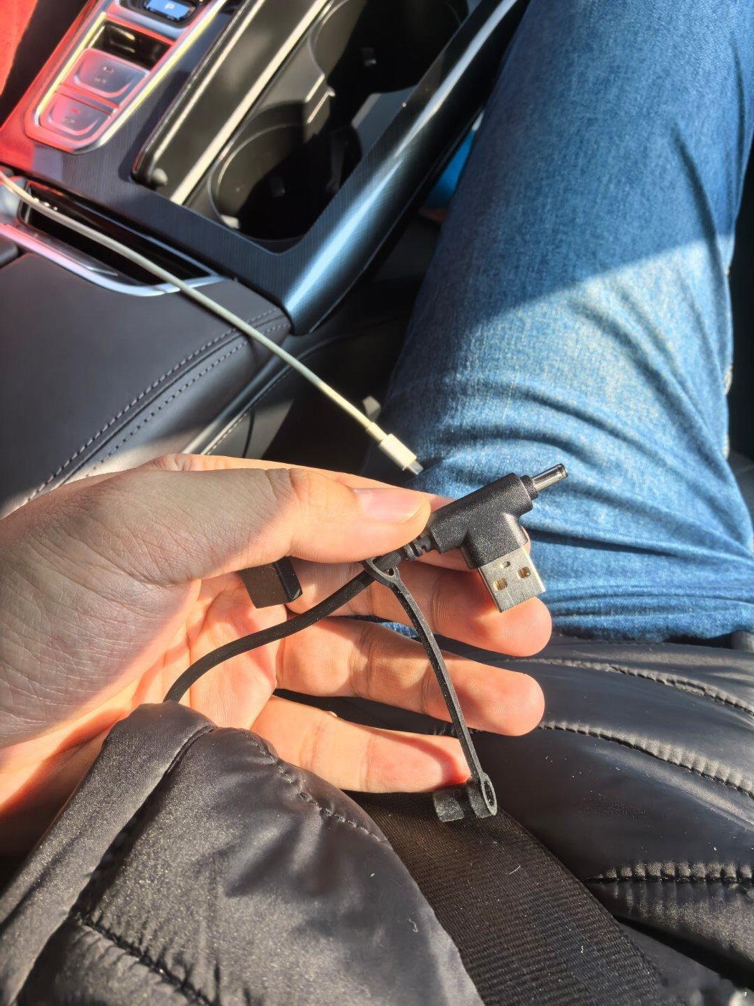 安利大家一件“新能源马甲”，冬天北方的御寒神器，USB一插，零下三十度都不怕他。