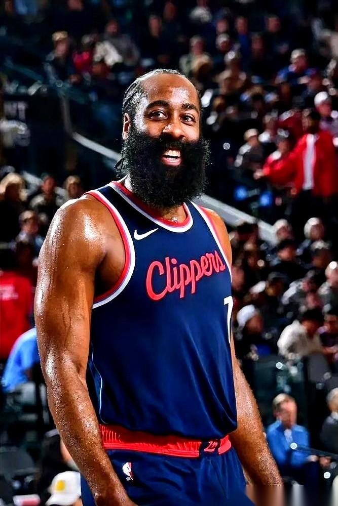 谁能想到，哈登能靠这么疯的操作封神！最后10秒，双方112平，他站上罚球线，