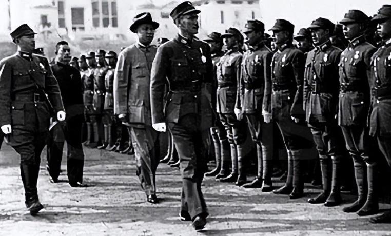 1947年，蒋介石来到延安，问一过路农民：你可见过毛主席？谁想到，老农民的一番话