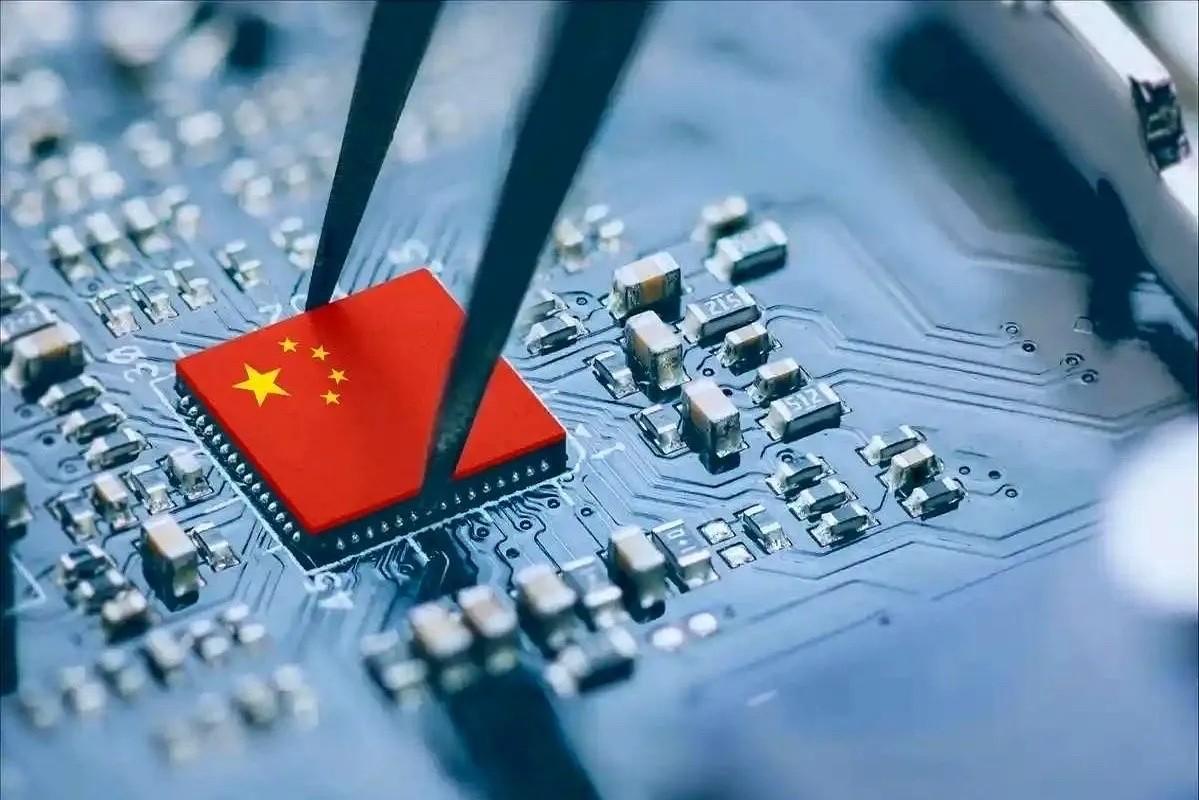 中国芯片换赛道！不硬拼3nm，直接把28nm干成白菜价！很多人聊芯片，第一反