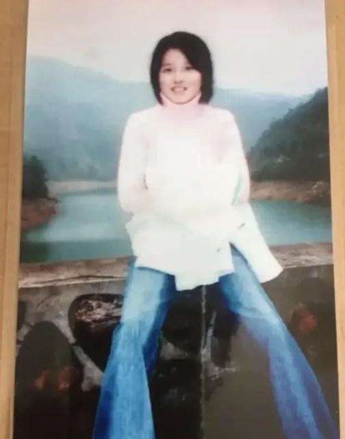 2004年，福建女大学生蔡伟娟在学校里突然“人间蒸发”。为了寻她，本来身家千万的