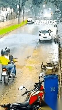 一直以为他俩是“天作之合”，狼狈为奸的那种合。平时在办公室，那叫一个默契。一个