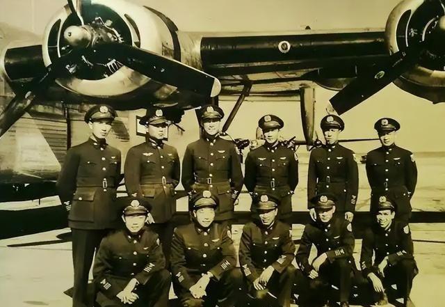 1947年2月，山东济南的国民党空军和宪兵发生火并，骄横的空军和霸道的宪兵互不相