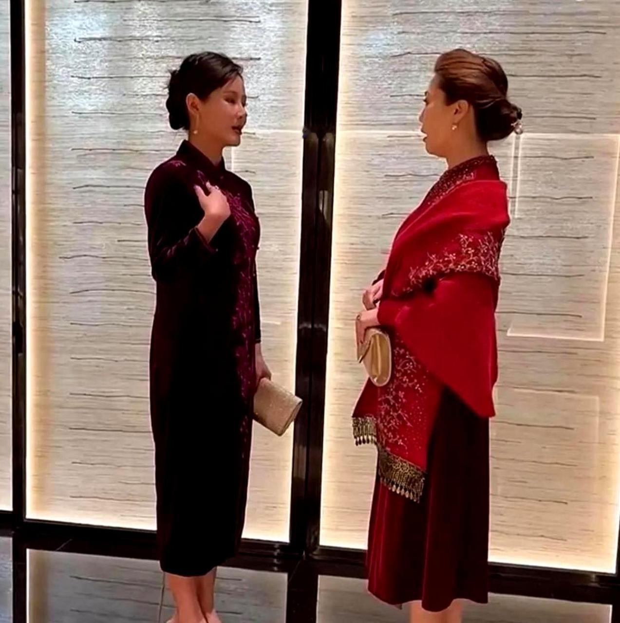 亲家母说:‘’我在你家的这段时间里,本来想叫你过来一起吃饭,但俩个小的晚上下班到