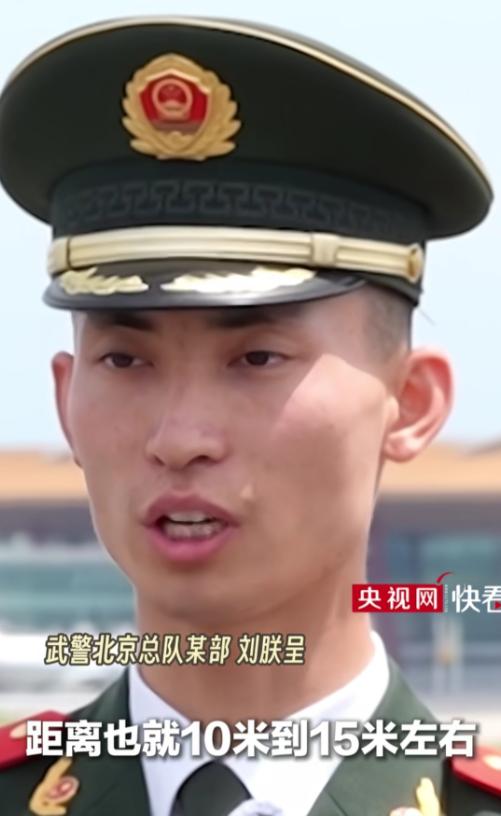 破防了！离特朗普专机15米，武警战士一句话道出中国底气。事情发生在20