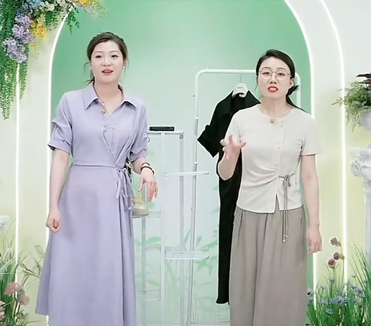 啥？现在与辉同行开会都不带老板玩了？刚刚盼盼和潇潇交班，盼盼说刚才他们了开了个重