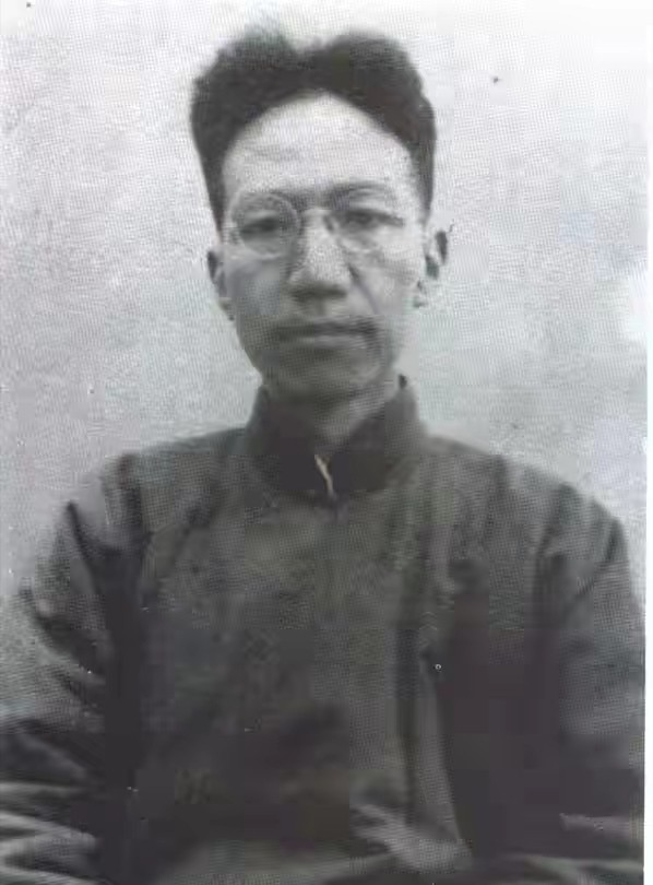 1941年12月，几个日本兵闯入一位中国老人家中，谁料，老人竟用流利的日语破口大