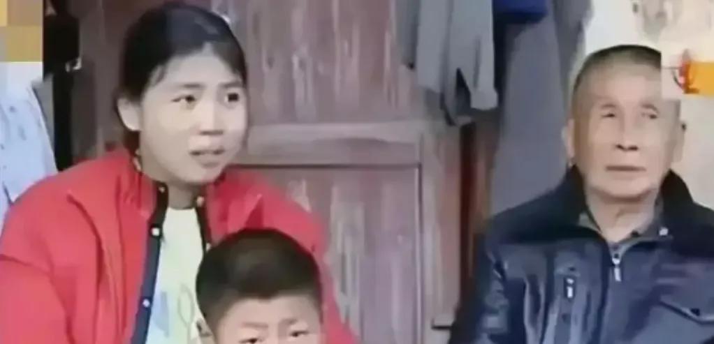 这件事不是谁坏，是好多该管的人，都没在该管的时候伸手。2000年冬天，云南来