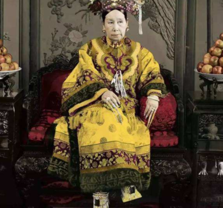 1863年，慈禧凌迟处死石达开5岁的儿子，必须剐满3000刀。可是，才剐了2刀，