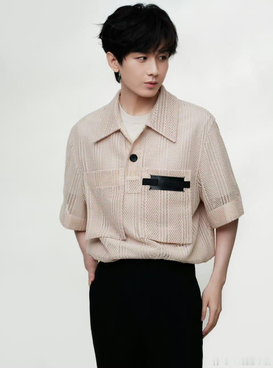 成毅卢云cy成毅成毅,站在光下总是会有阴影,但是我们都相信你一定能突破阴影限制,