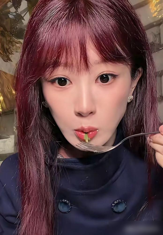 杨紫刚在采访里说想休息调整，转头就有好几部大女主剧扎堆。2025年她全年只休