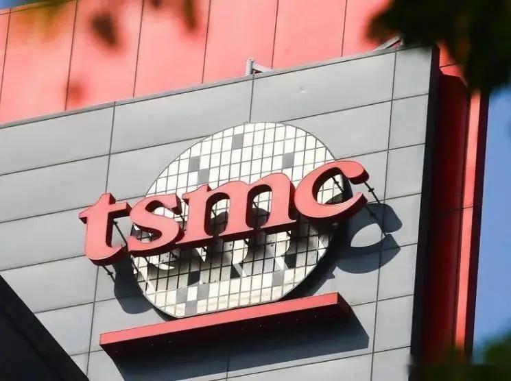 打到美国七寸啦！是美国先管控芯片和光刻机的。毛主席说的好，凡是敌人反对的我们就要