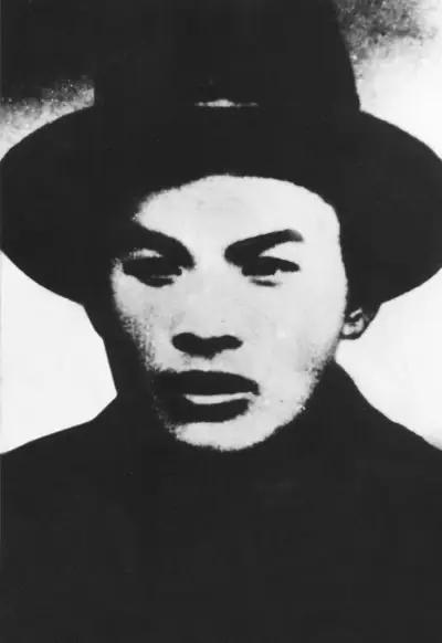 1940年，地下党崔景岳被捕后，密信落入敌人手中，但密信是一张白纸，什么都没有，