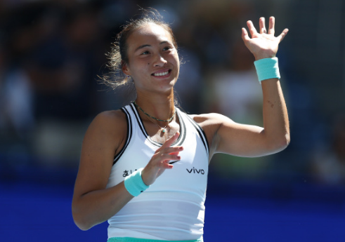 郑钦文2-0斯瓦泰克, 时隔3年在美网对TOP100球员直落获胜
