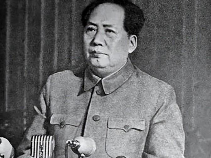 1957年，毛主席在青岛染上重感冒，连续十天不愈，病情日渐严重，而西药治疗不见效
