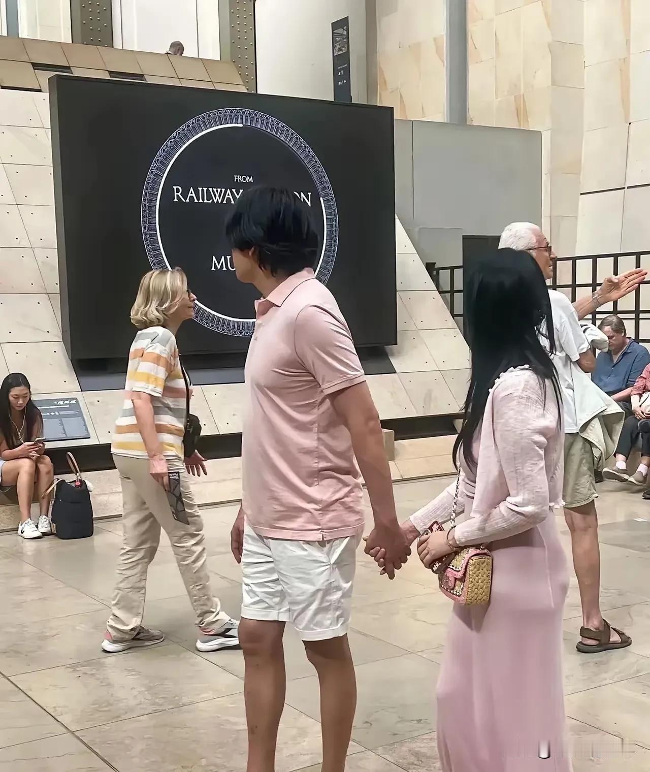 伊能静哪里能想到，自己有一天会被一条裙子出卖了[狗头]这条粉色连衣裙，说真