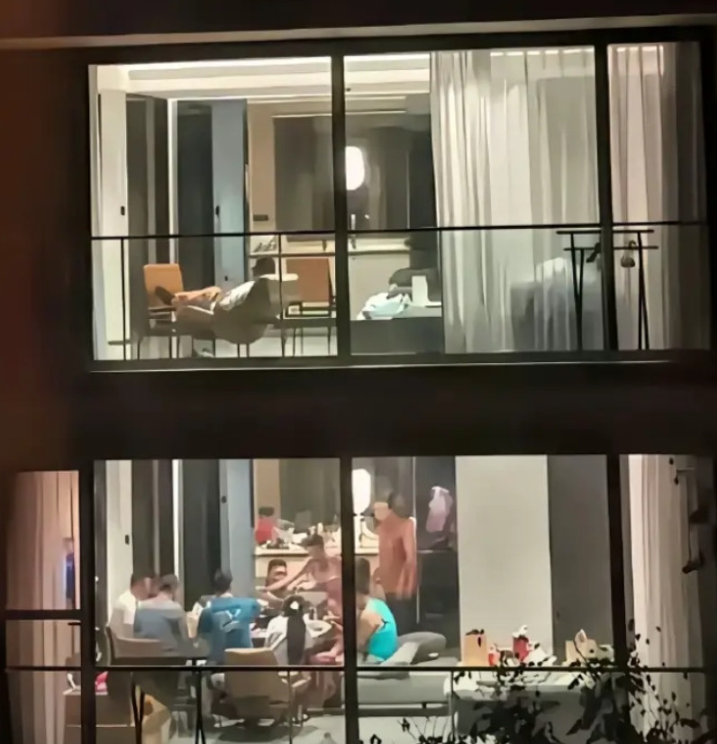 你是羡慕楼上的还是楼下的生活？