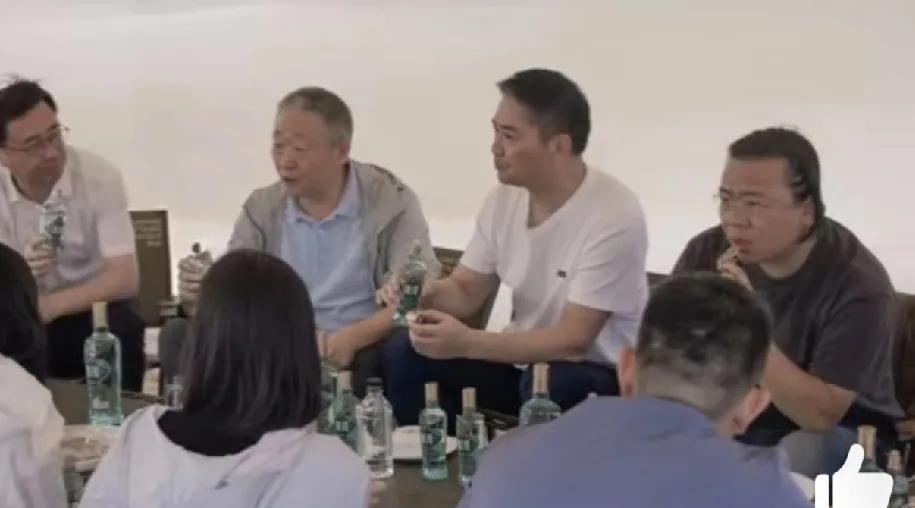 刘强东，太硬核了！2025年6月23日下午，网上曝出一组刘强东的最新动态，看完