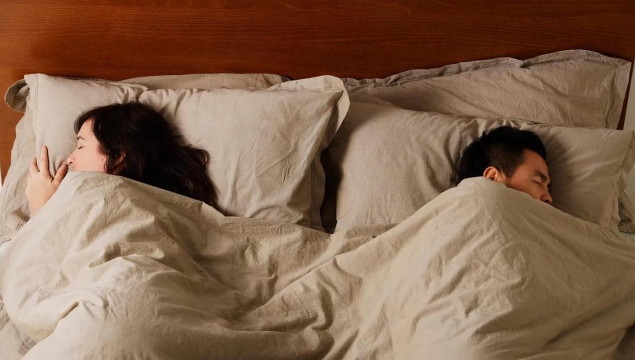 一位女心理学家说：“做老婆的，别管男人跟谁睡，他出去了，不在你身边，你管他干什么