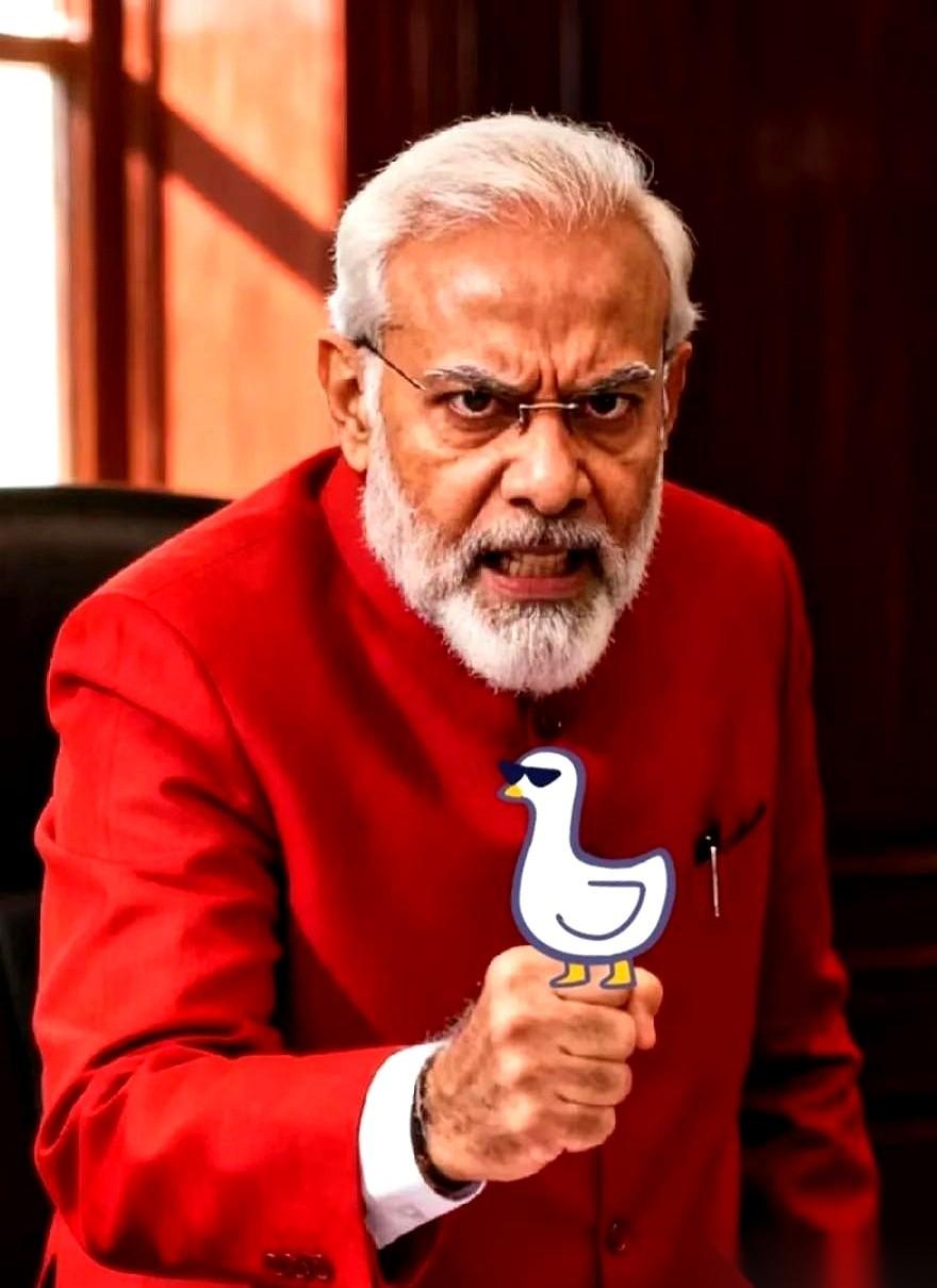 一张机票，隔了五年。首航的乘客亲手点亮油灯那个画面，真挺戳人的。但感动归感动，