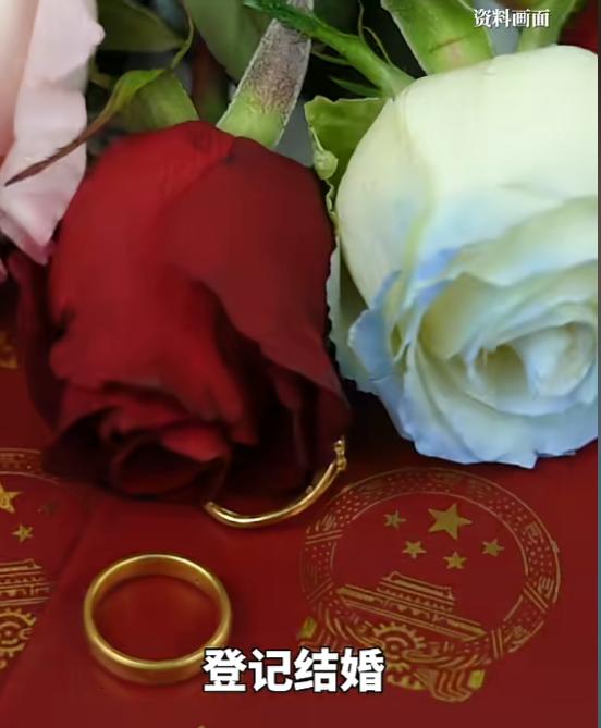 “天塌了！”7月8日报道，上海，一男子结婚才8个多月，妻子就生了儿子，男子有点怀