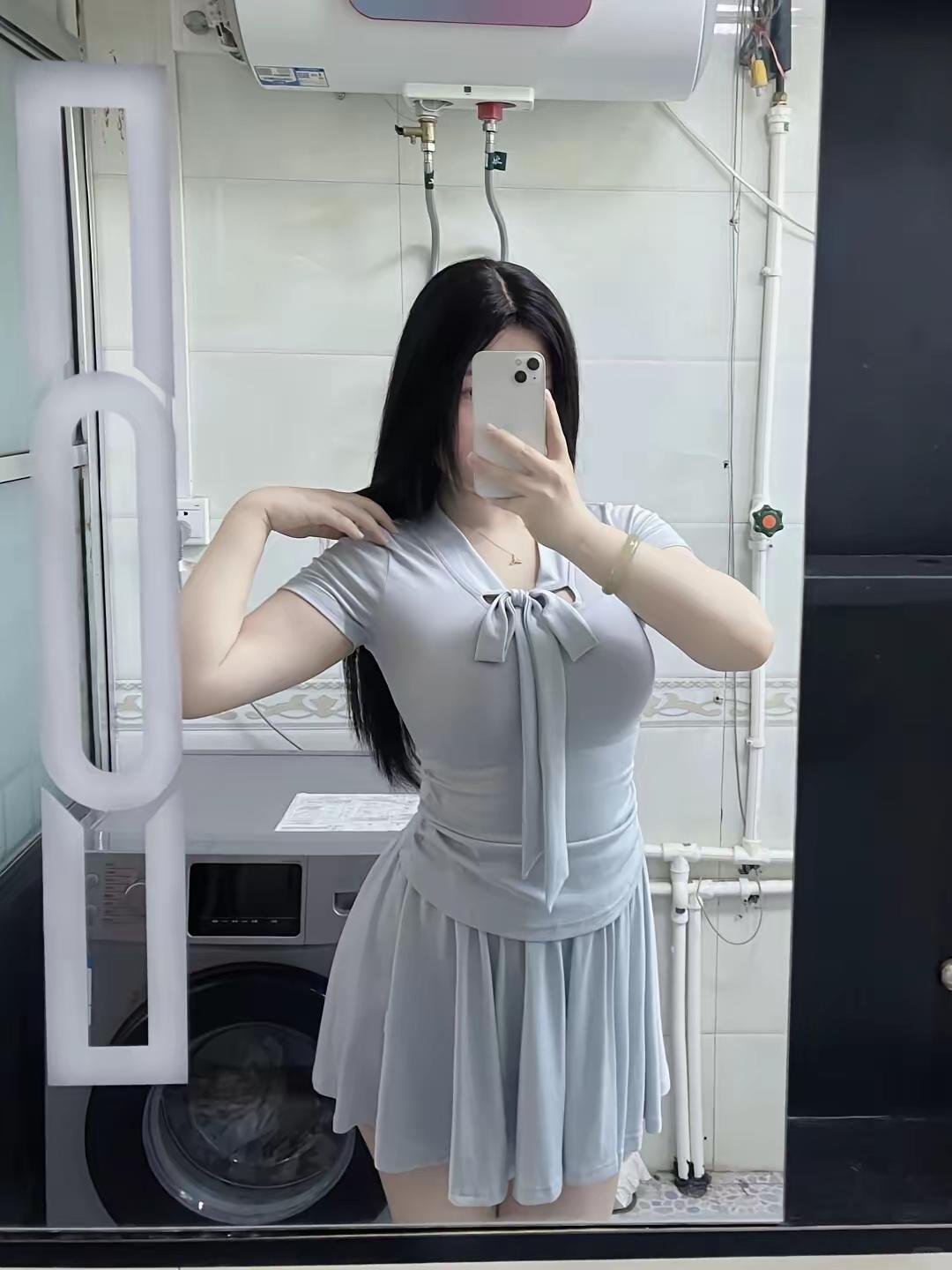 我带着儿子二婚嫁给他，都两年了。心里总跟压了块大石头似的，闷得喘不过气——我发