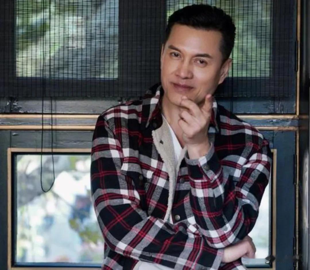 70岁吕良伟坦言养全家22年：我赚钱，就是给兄弟姐妹花的！最近吕良伟在一档