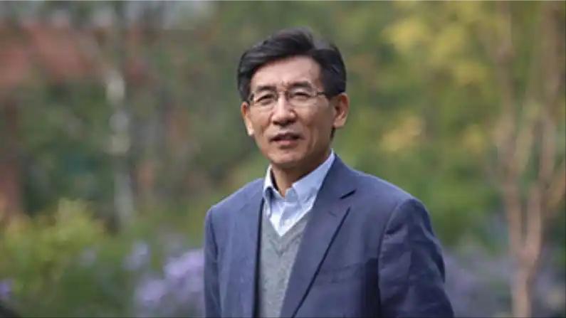 北京时间10月6日，2026年诺贝尔物理学奖正式揭晓。此前一个月，薛其坤刚拿下被