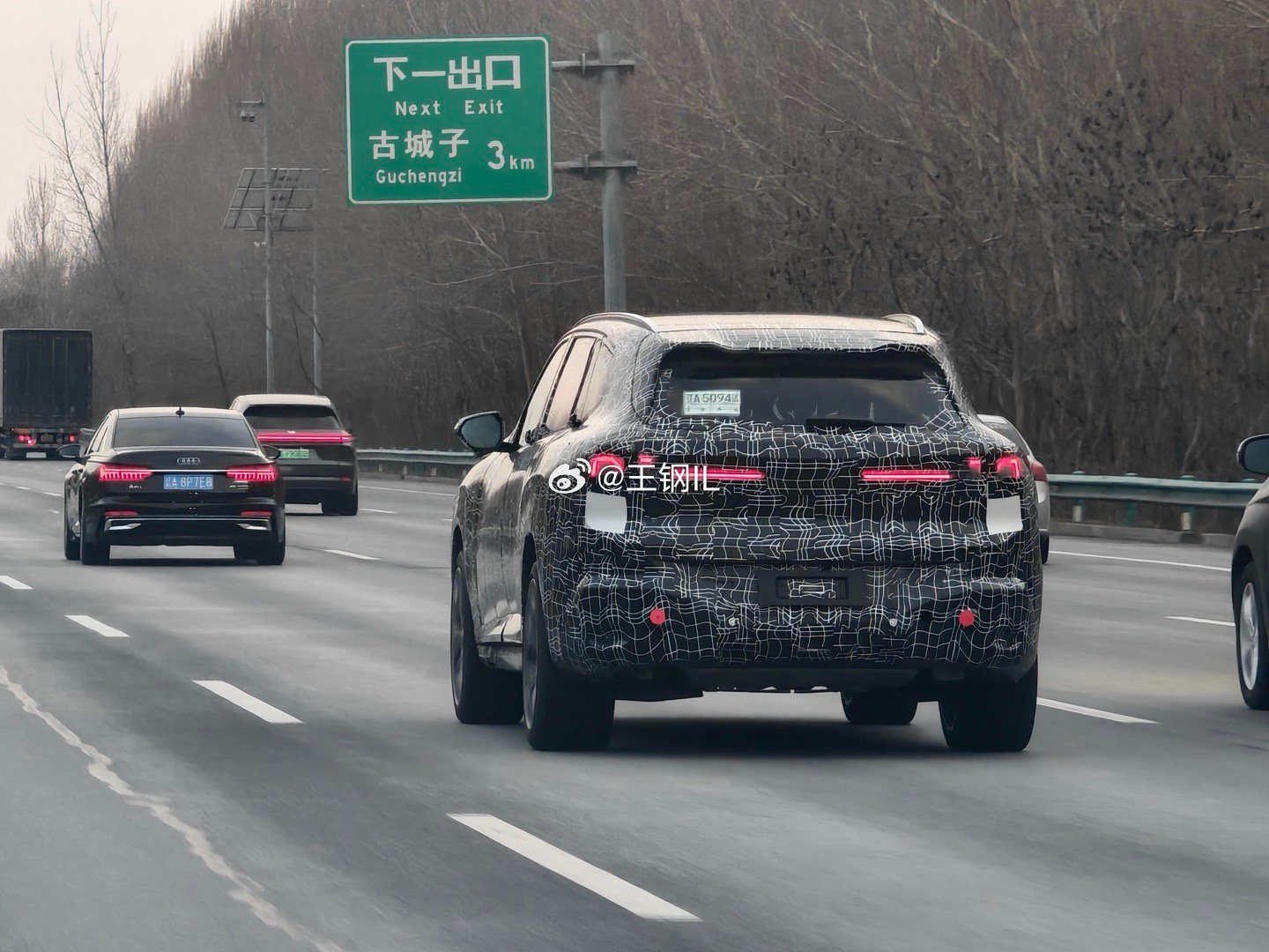 全新X5出意外的话估计就长这样了，外观上设计借鉴了新世代iX3的设计语言。前脸采