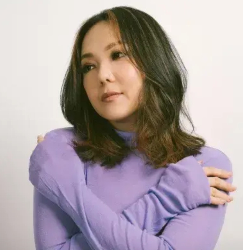 卫兰的情况，在香港歌手里都比较复杂了。她拥有中国、韩国、菲律宾三国血统。