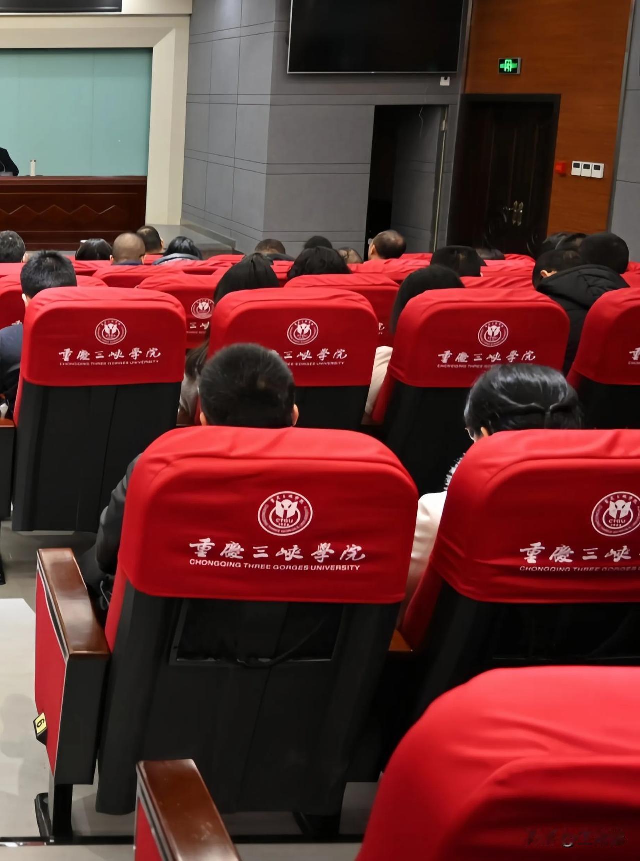 很多人质疑三峡学院，目前为时尚早！从现有的公开资料来看，三峡学院的招标流程合