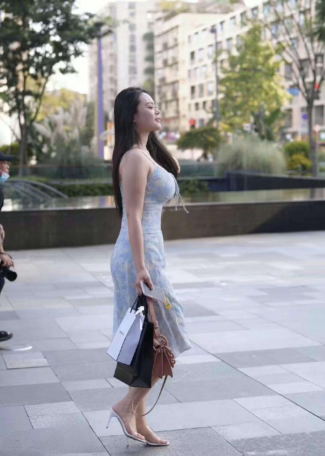 你的生命中总会有一些人，不能陪你走完一生，却在某段时光里，带给你温暖和光景……