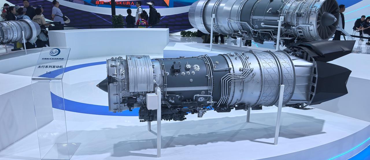长春航展中国航发展出的应用了隐身修型的二元矢量型太行发动机，由导流管侧壁与上下调