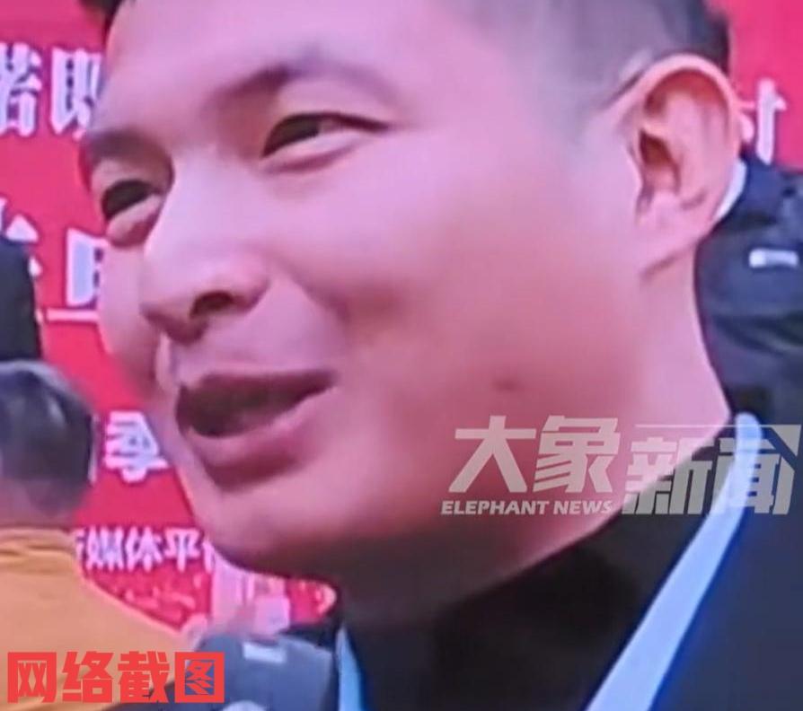 河南郑州有男子才上班一年。这天公司给他个大的惊喜，原来老板给他奖励一台奔驰车