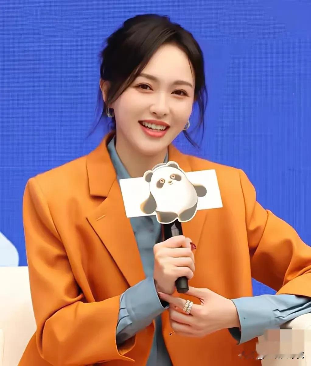 一觉醒来细品了一下王家卫说唐嫣的事然后，我就有点惊呆了不得不说，王家卫确