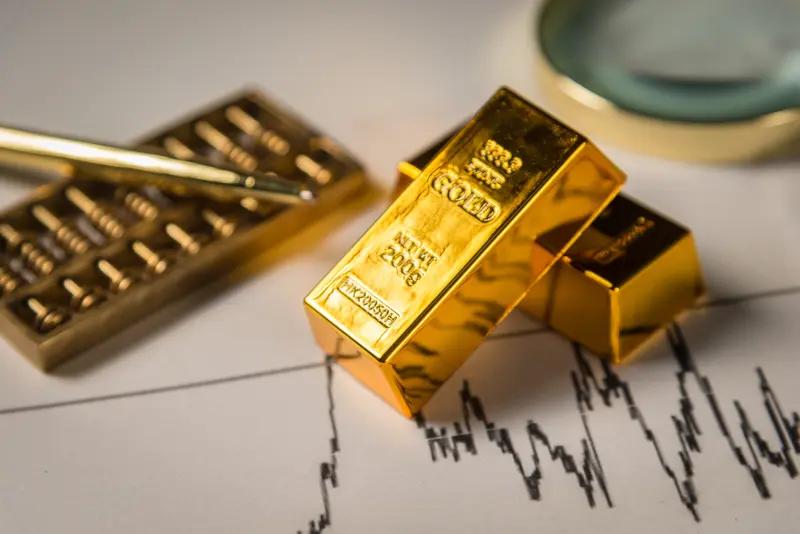 目前，国际现货黄金价格已经突破4490美元/盎司的历史高位，国内品牌金饰价格