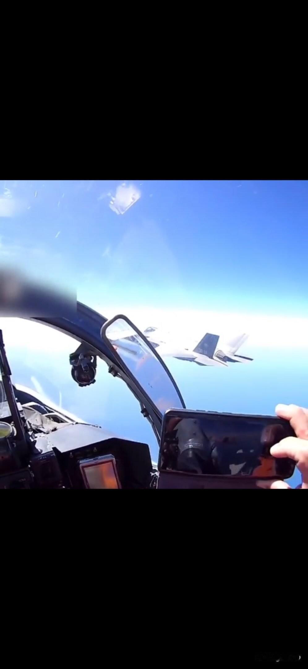 井🐸的拍照赢学还挺招笑的。那俄国人这算什么？