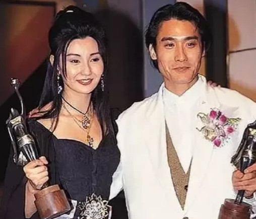 当年，拍完《新龙门客栈》后，梁家辉对张曼玉说:“以后除了拍戏，我们私底下就不要再
