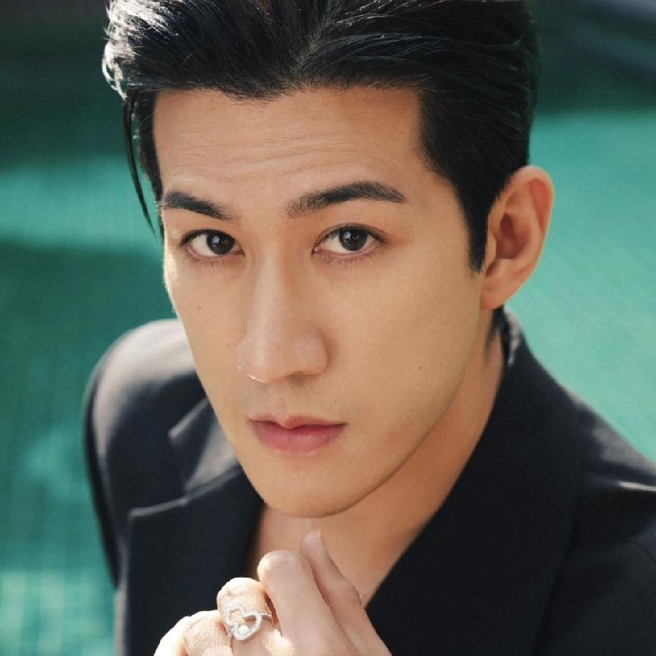什么样的家庭能教育出李治廷这样的男人？我好奇扒了一下他的父母，才发现