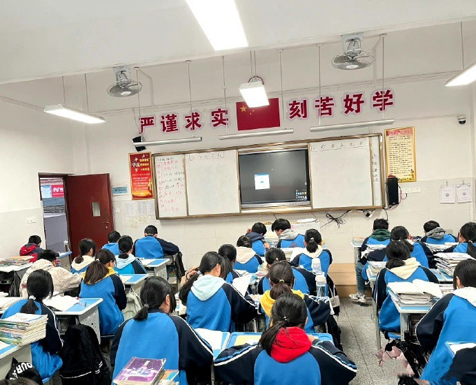 为什么现在的女孩子都不扎高马尾了?！！！
