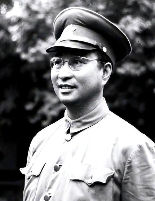 钱大钧故意放走陈赓还送大洋，下属不解，钱：我敢动他一根毫毛吗1933年这趟从上