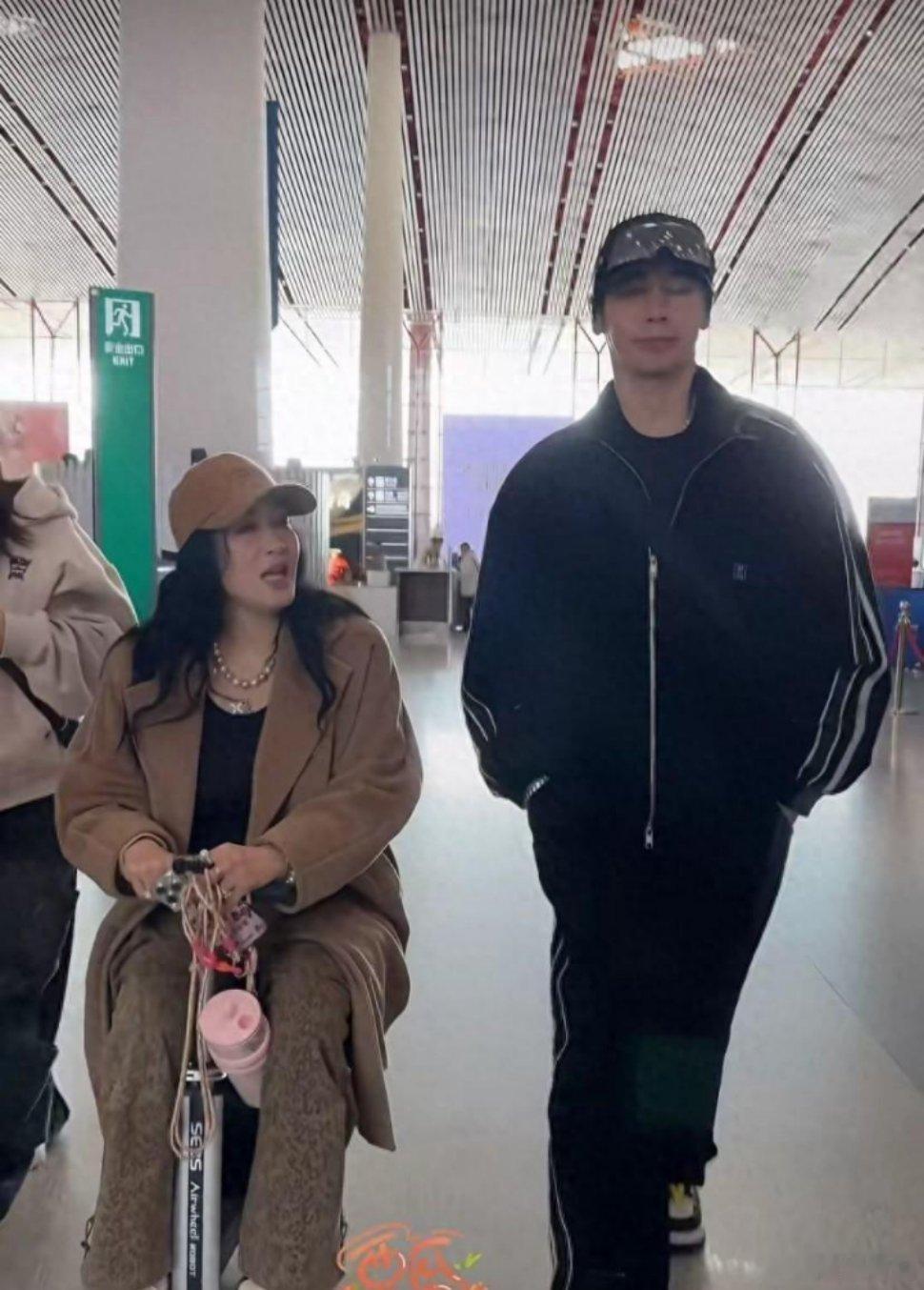 钟丽缇和张伦硕在机场那档子事,根本不是什么老公嫌弃发福老婆的简单戏码。表面上看,