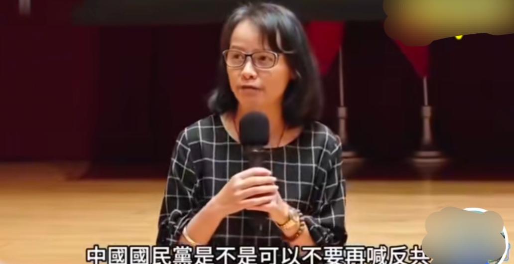 台湾省台北女子高中的区桂芝老师喊话中国国民党主席郑丽文，在国家未统一之前，中国国
