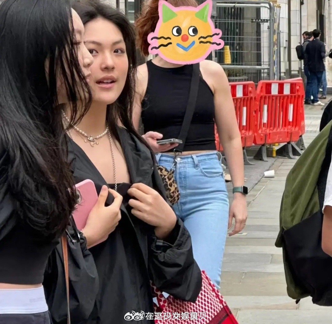 网友偶遇王诗龄，确认身份的信息：一身名牌