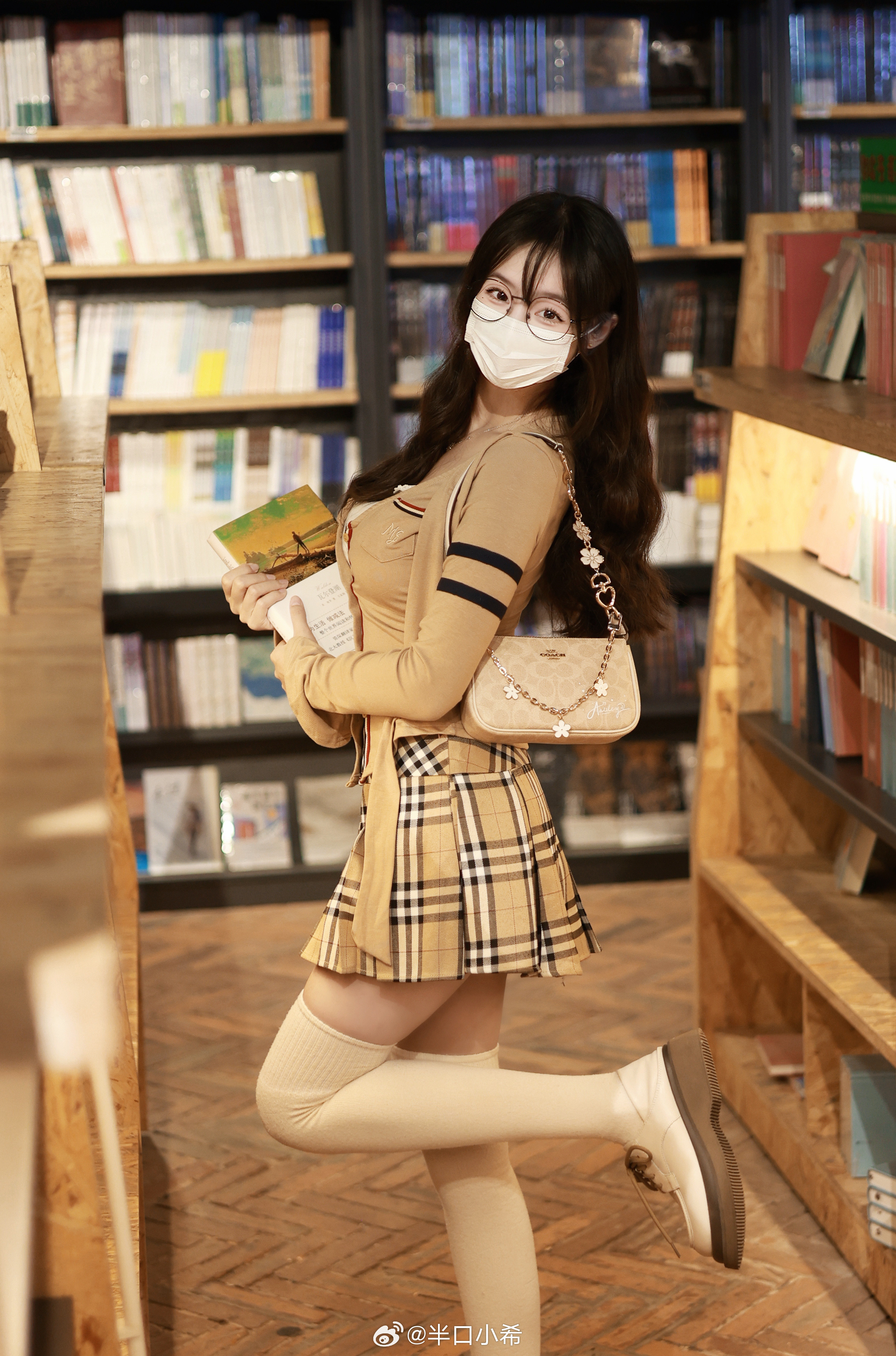 📔图书馆这么穿回头率有点高​​​