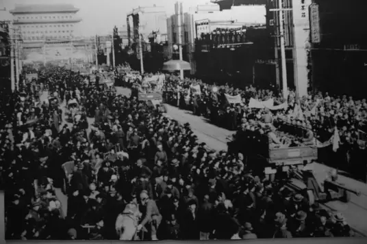 1949年4月初，一桩刺杀毛主席的密谋正在秘密酝酿，两个穿着解放军军装的营长，手