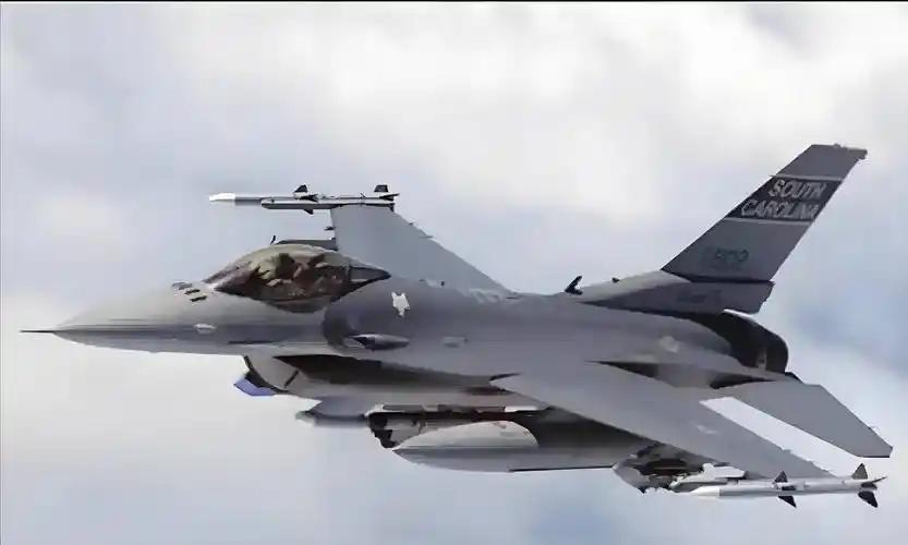 真是让人笑掉大牙！台军那架F-16V摔进海里半个月了，终于找到了，结果却在250