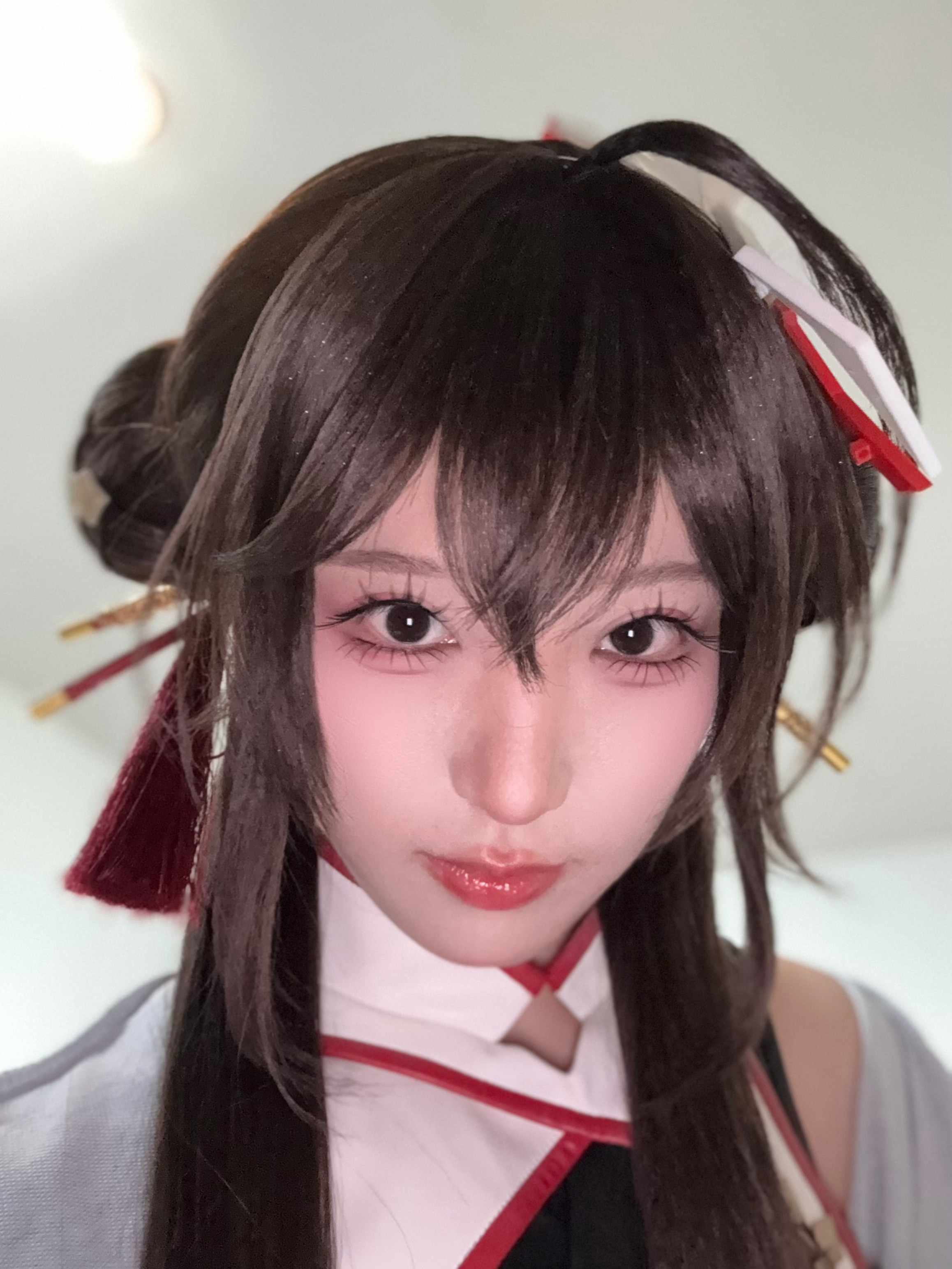 带妆睡了4小时醒来我的睫毛怎么不见了难道我梦里卸妆撕睫毛了！昨天带了20小时美瞳