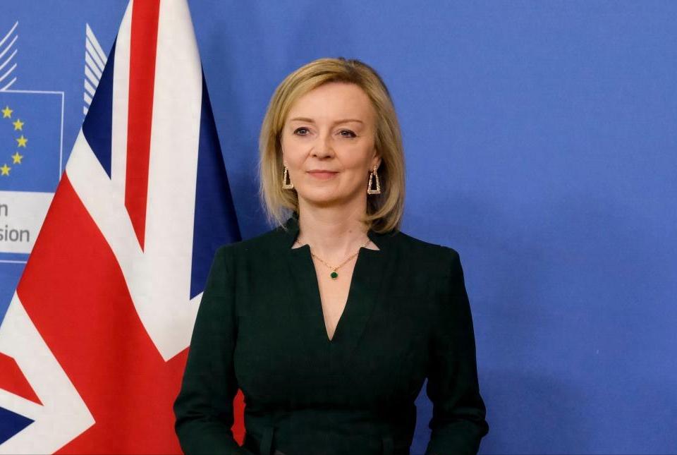 49天，这是利兹·特拉斯当英国首相的全部时长。短到什么程度？一颗生菜放在她旁边，